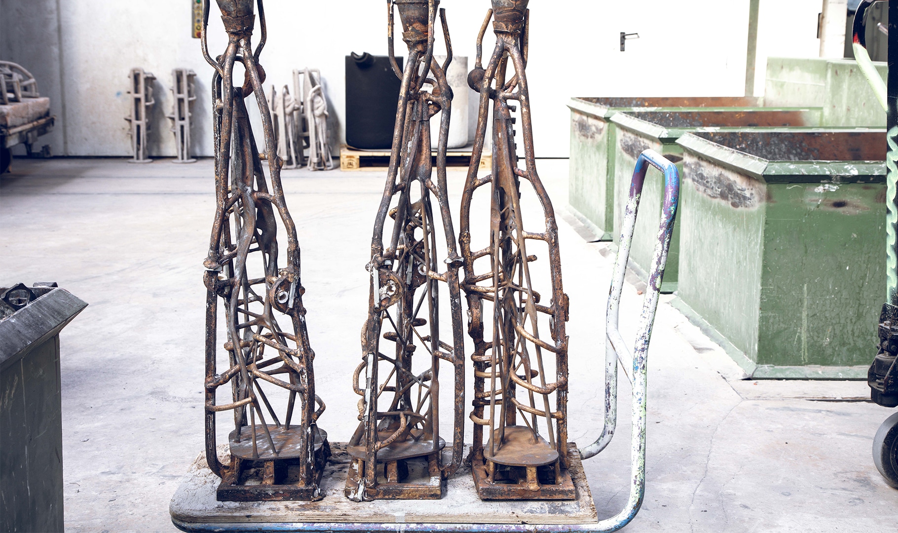 Gegossene Bronze-Tischbeine mit 3D gedruckten Feingussmodellen von voxeljet